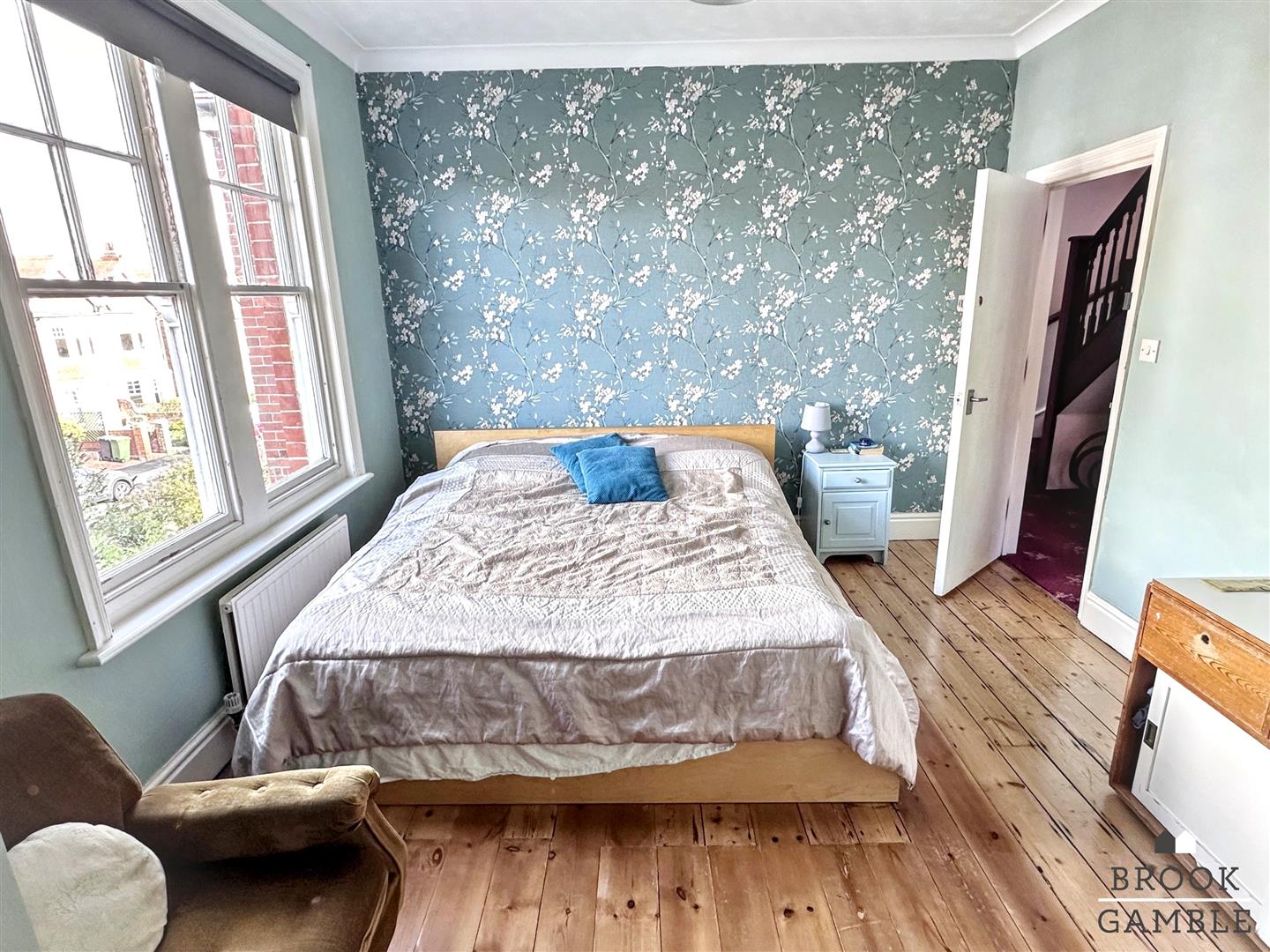 7 Bedroom House - Semi-Detached. Milton Road in Eastbourne, East Sussex 17